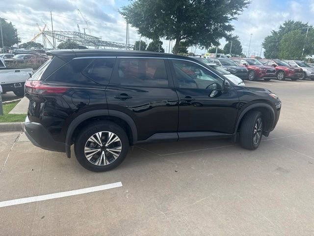 Used 2022 Nissan Rogue SV FWD image 3