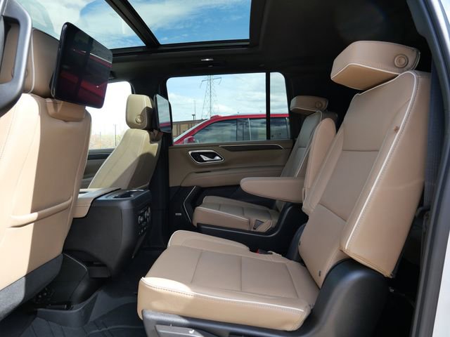Used 2023 Chevrolet Suburban Premier w/ Advanced Technology Package AWD/4WD image 14