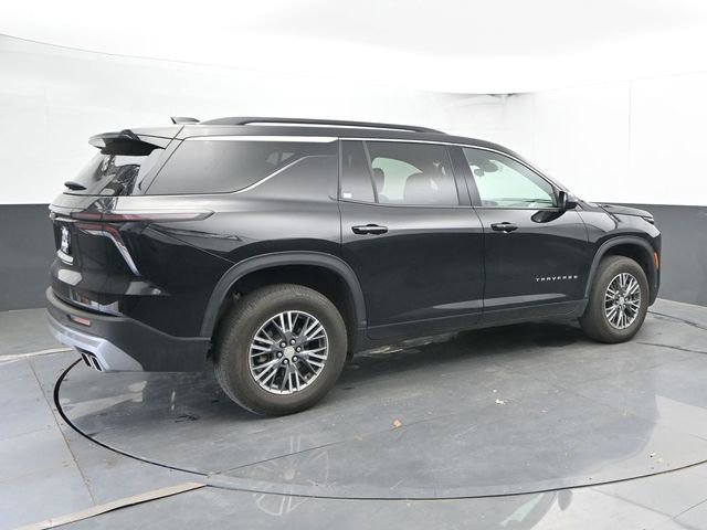 Used 2025 Chevrolet Traverse LT FWD image 2