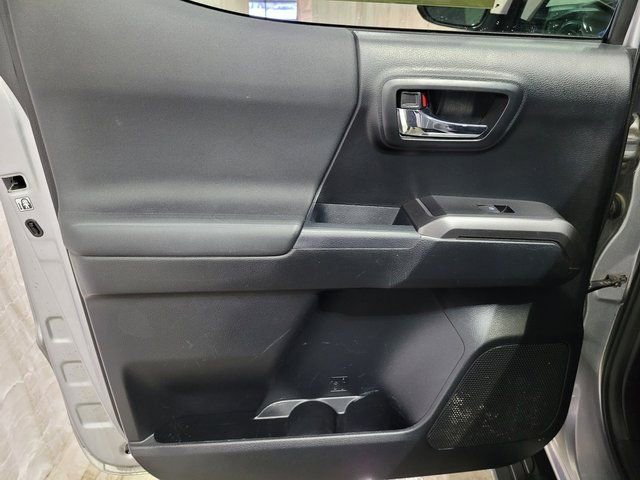 Used 2018 Toyota Tacoma TRD Sport image 47
