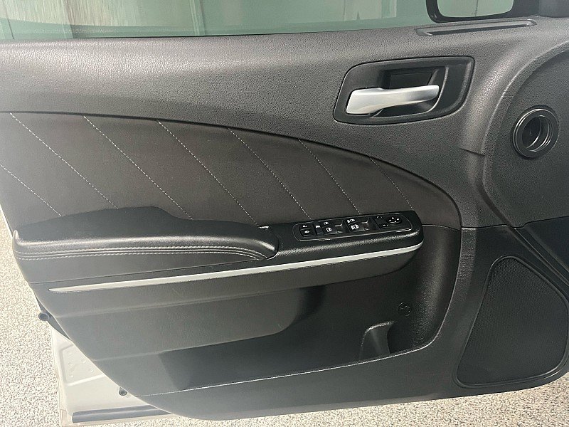 Used 2022 Dodge Charger SXT image 10