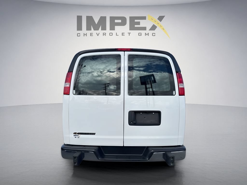 Used 2024 Chevrolet Express 2500 w/ Driver Convenience Package RWD image 4