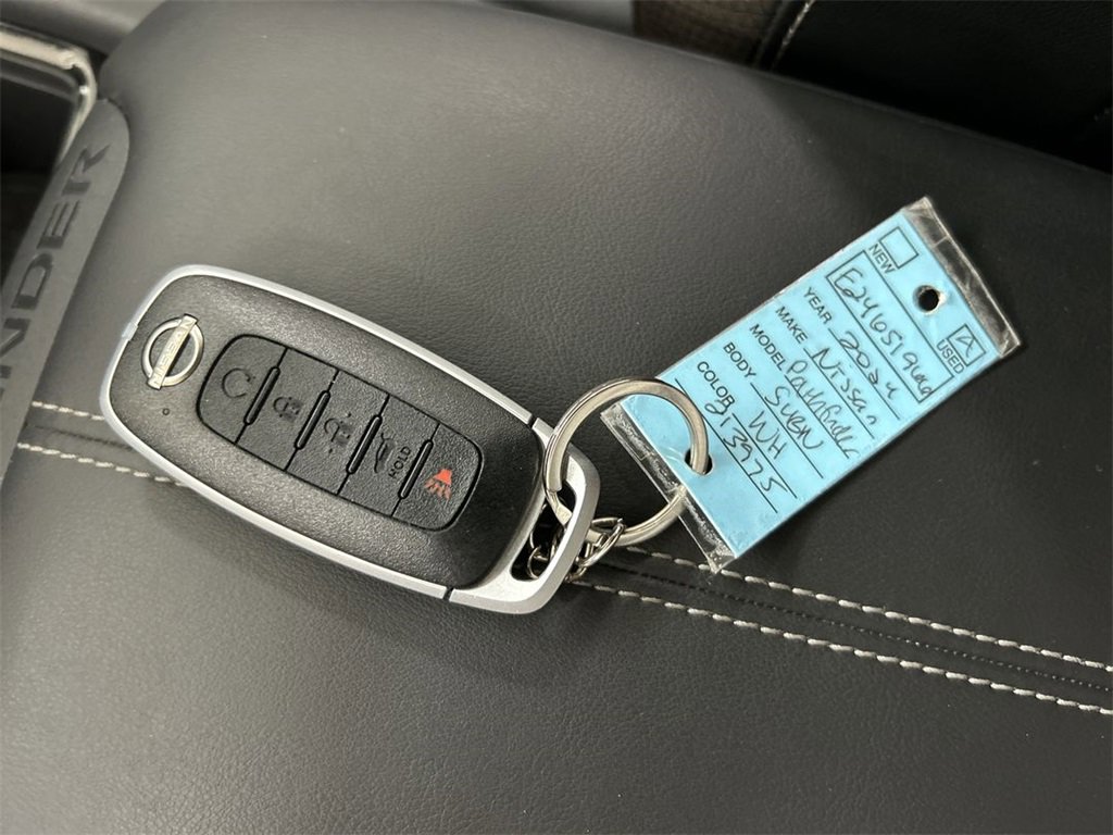 Used 2024 Nissan Pathfinder SL w/ SL Premium Package image 12