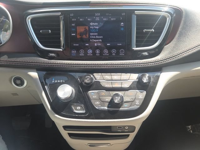 Used 2018 Chrysler Pacifica Limited w/ Advanced Safetytec Group FWD image 26
