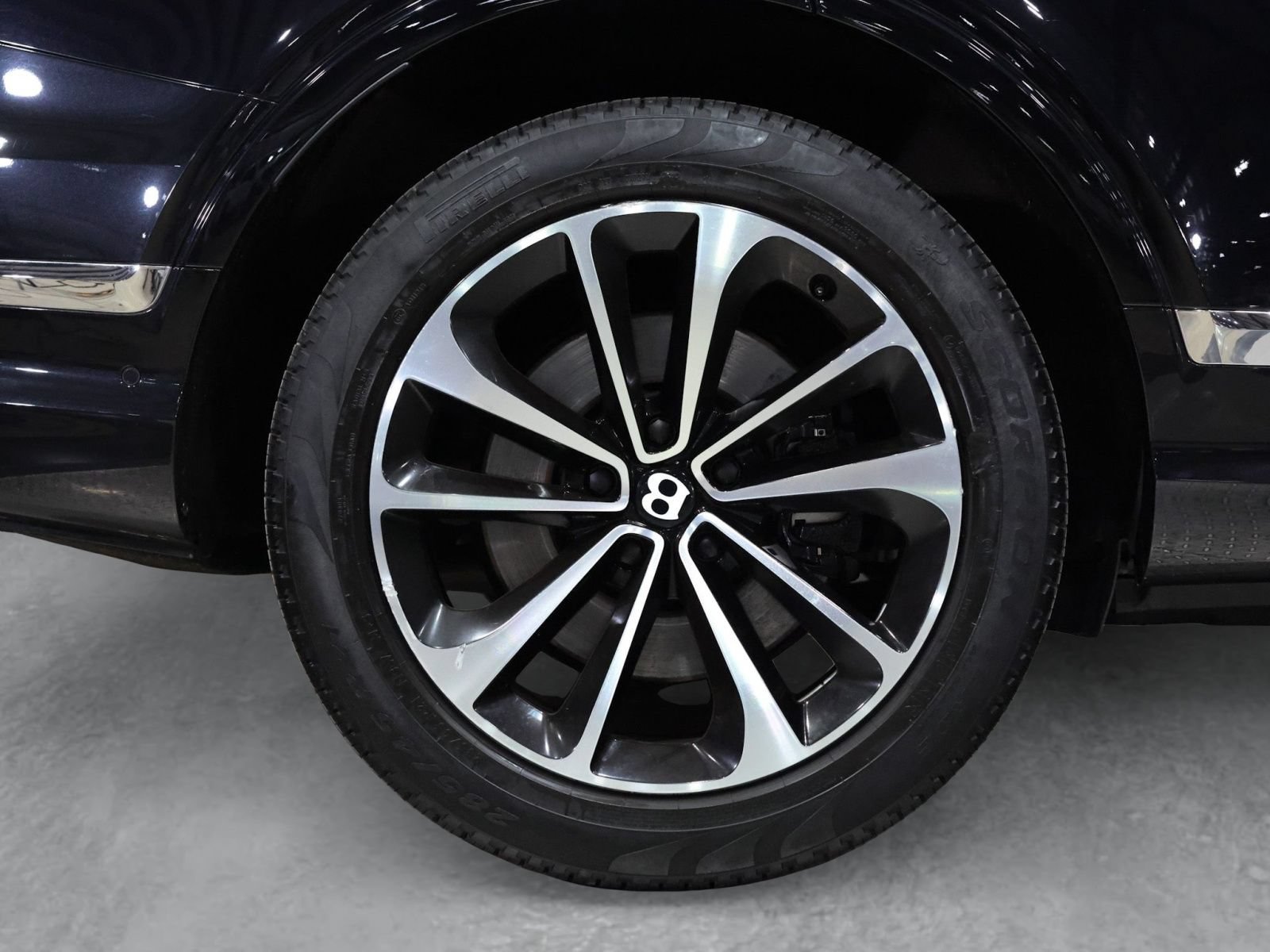 Used 2022 Bentley Bentayga AWD/4WD image 13