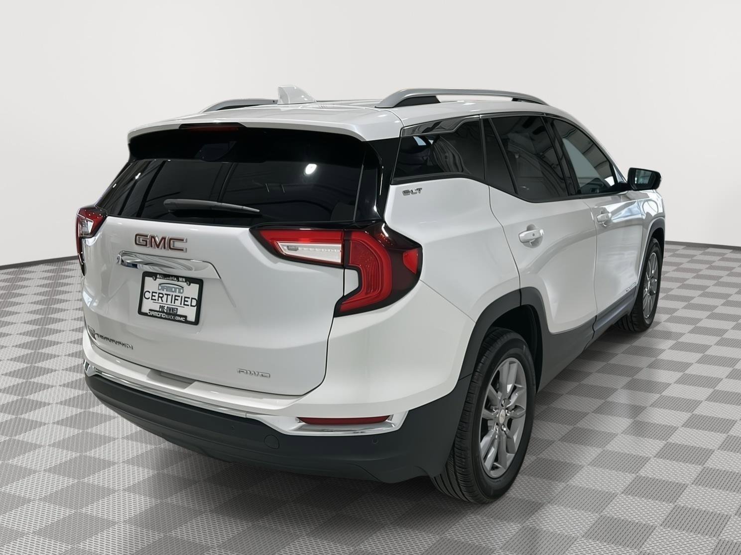 Used 2024 GMC Terrain SLT w/ Tech Package image 5
