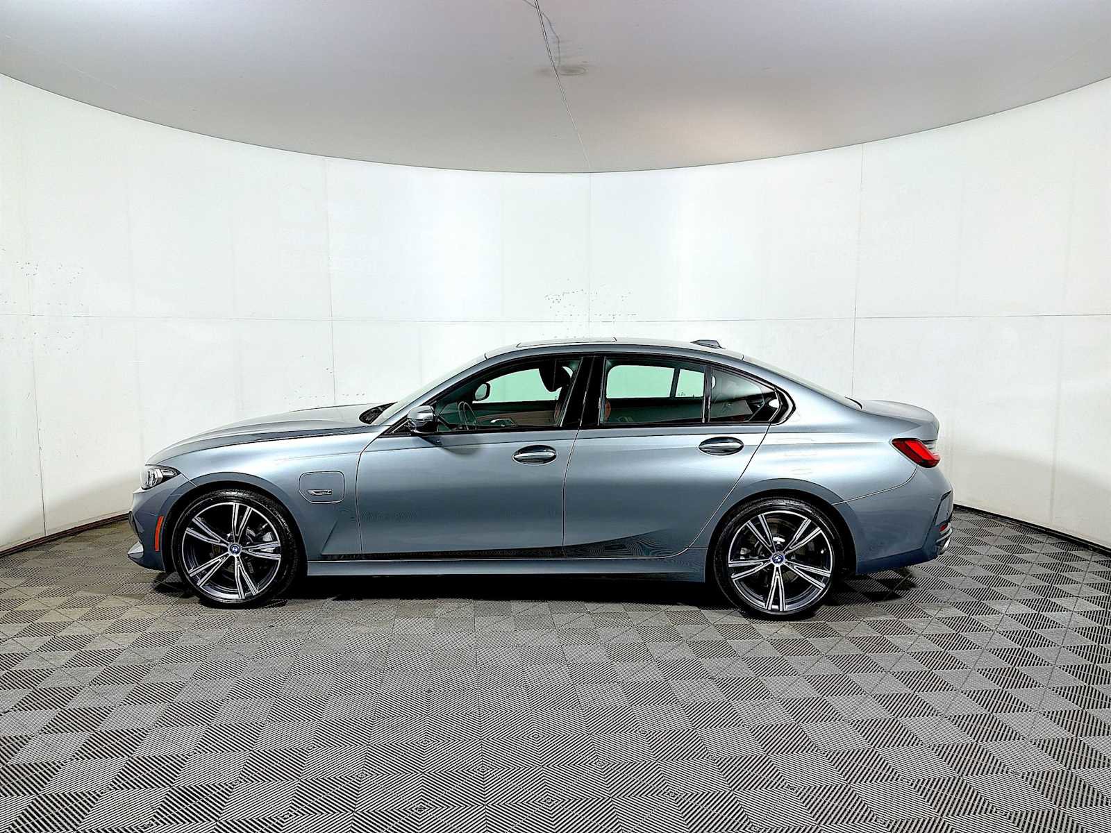 Certified 2023 BMW 330e xDrive w/ Premium Package AWD/4WD image 4