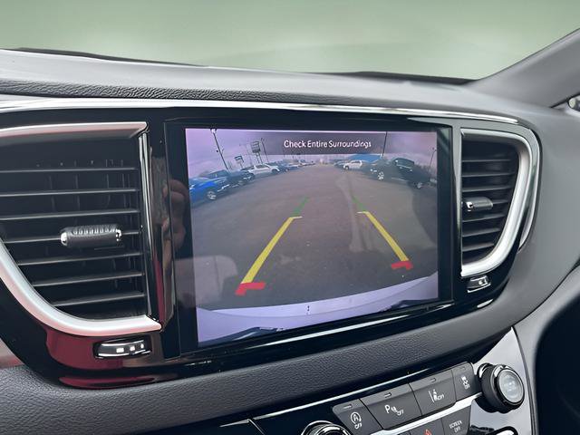Used 2025 Chrysler Pacifica Select FWD image 18