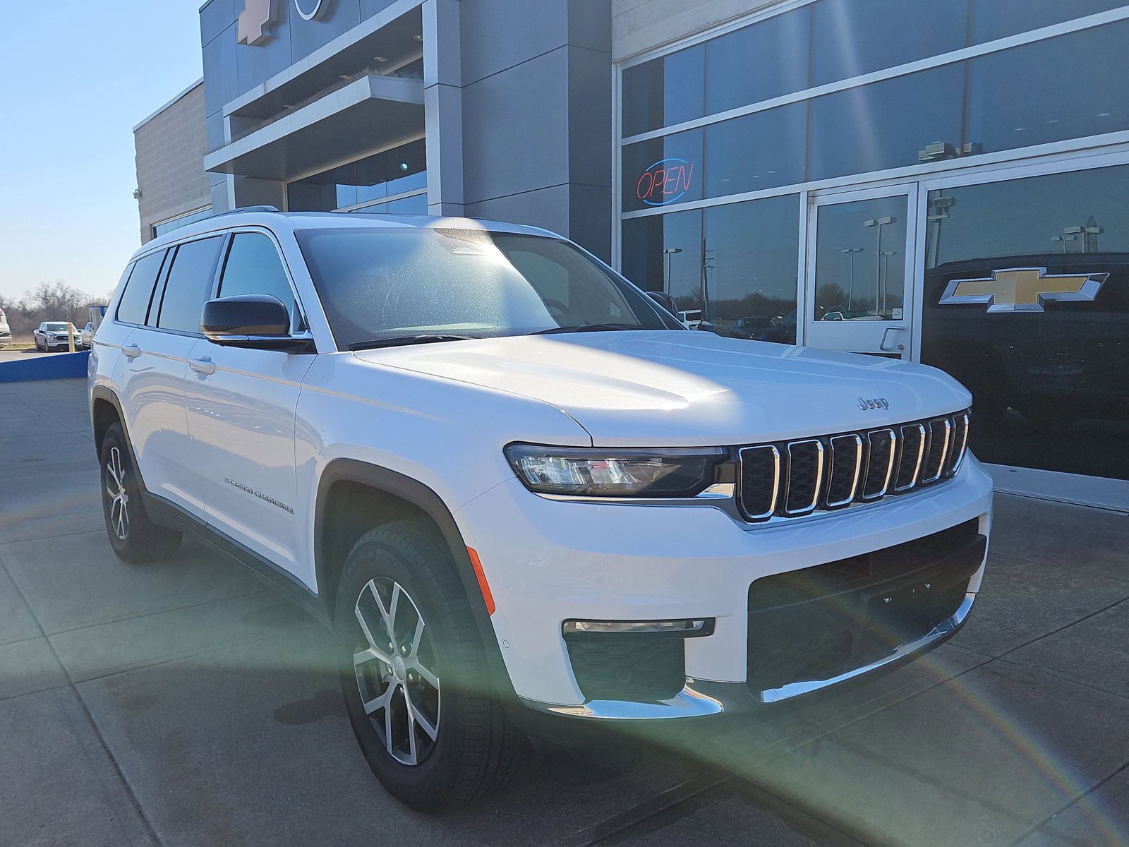 Used 2024 Jeep Grand Cherokee L Limited w/ Luxury Tech Group II AWD/4WD image 1