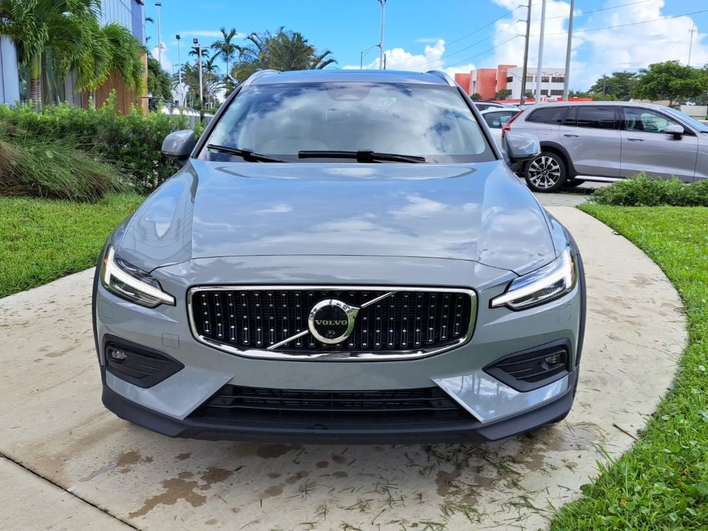 New 2026 Volvo V60 B5 Cross Country Plus w/ Protection Package Premier AWD/4WD image 2