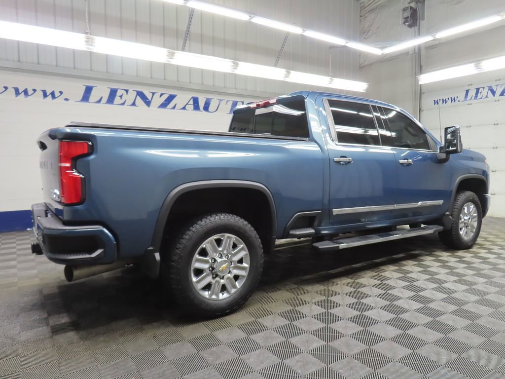 Used 2025 Chevrolet Silverado 3500 High Country w/ High Country Premium Package AWD/4WD image 4