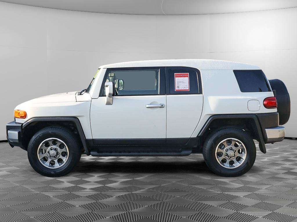 Used 2013 Toyota FJ Cruiser 4WD w/ Upgrade Pkg image 3