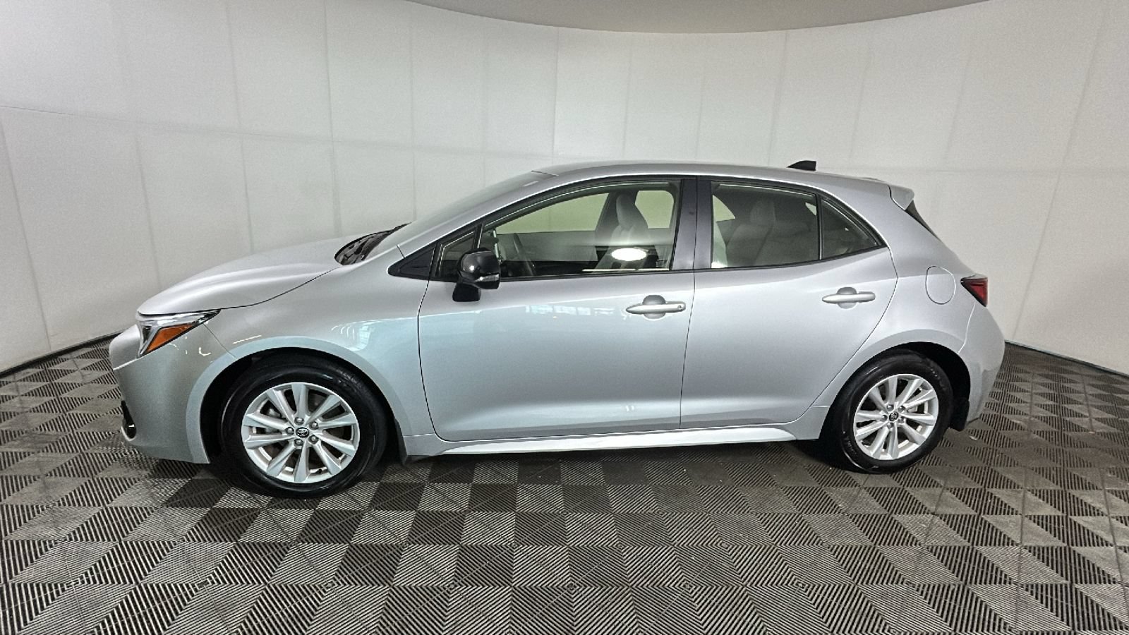 Used 2026 Toyota Corolla SE FWD image 7