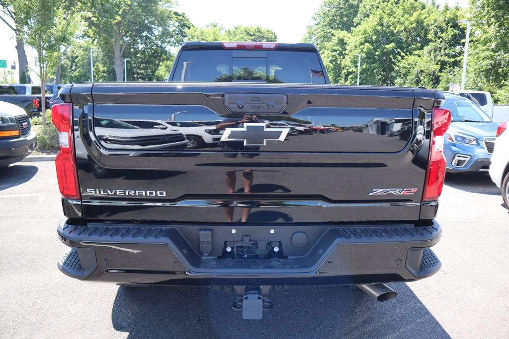 Used 2024 Chevrolet Silverado 2500 ZR2 w/ Technology Package AWD/4WD image 8