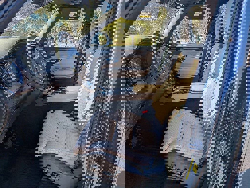 New 2026 Volvo XC90 B6 Ultra w/ Protection Package Premier image 2