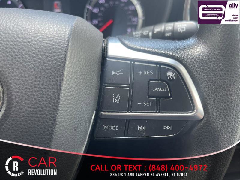 Used 2021 Toyota Highlander L FWD image 21
