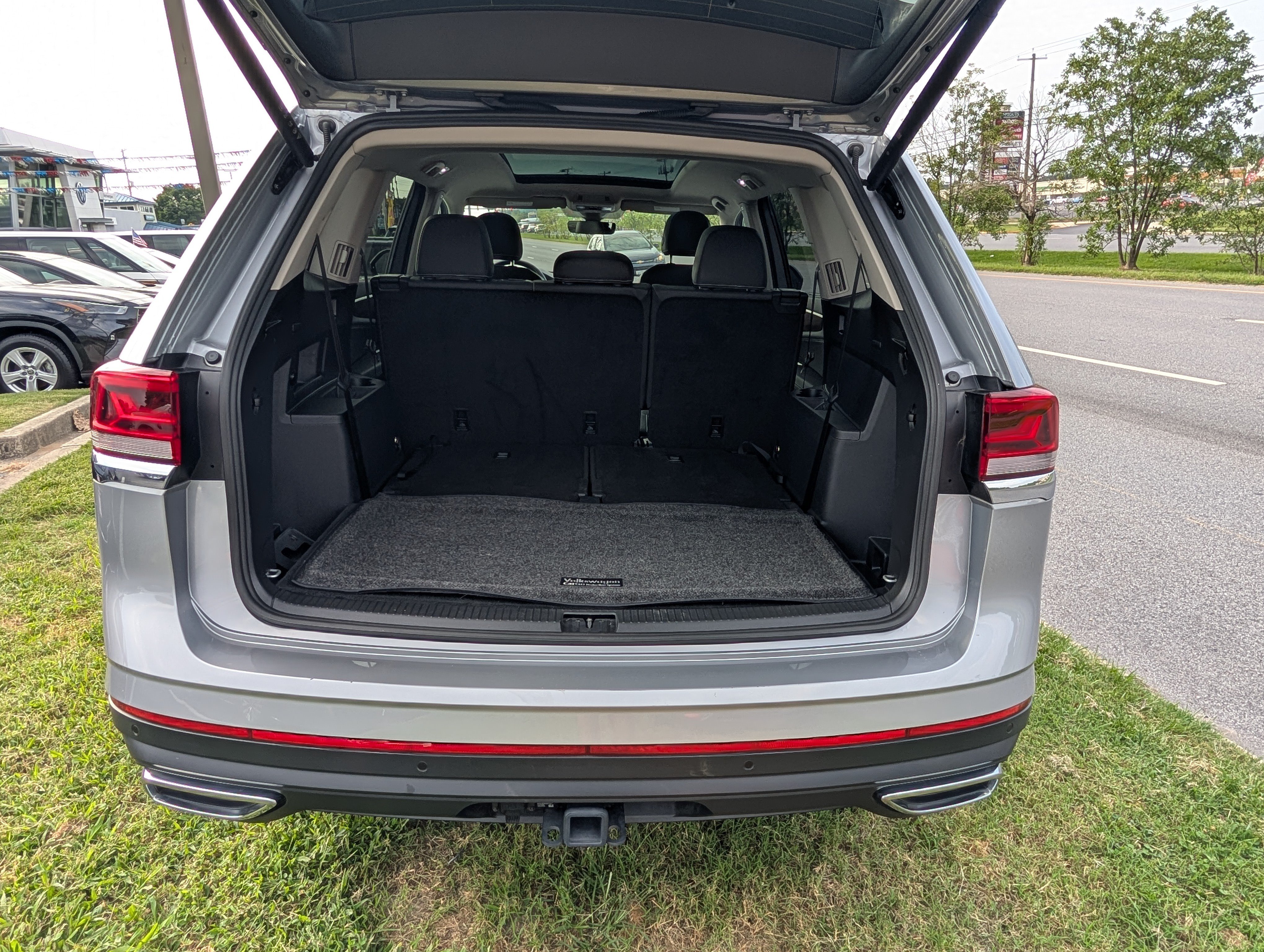 Used 2026 Volkswagen Atlas SE w/ Panoramic Sunroof Package FWD image 14