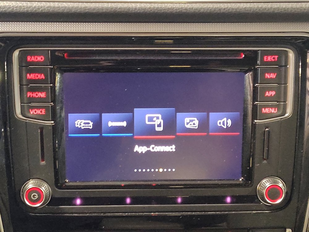 Used 2018 Volkswagen Passat 2.0T SE FWD image 25