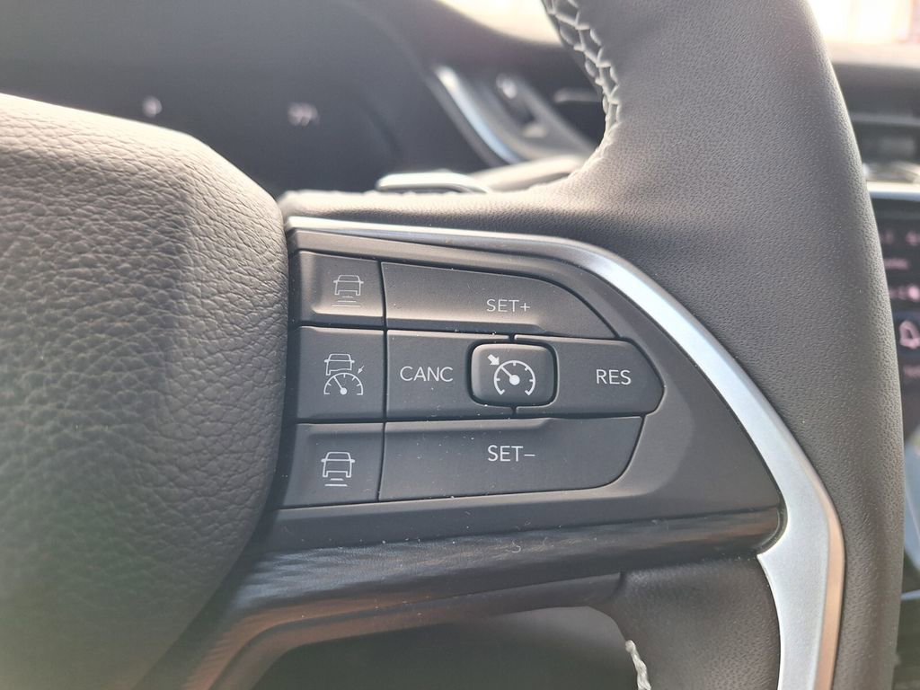 Used 2025 Jeep Grand Cherokee L Laredo w/ Luxury Tech Group I image 13