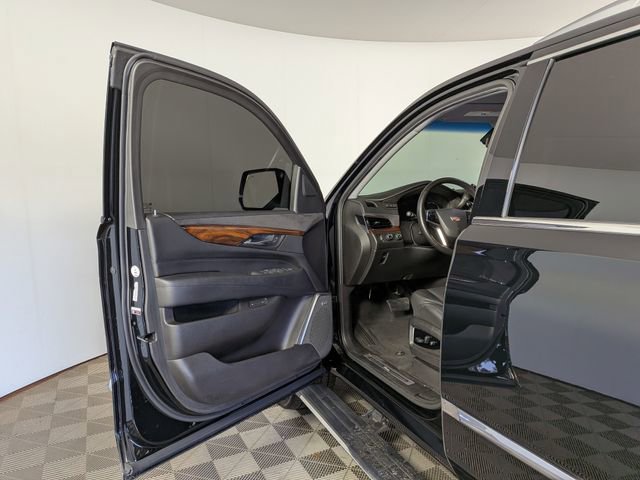 Used 2017 Cadillac Escalade ESV Premium Luxury image 18
