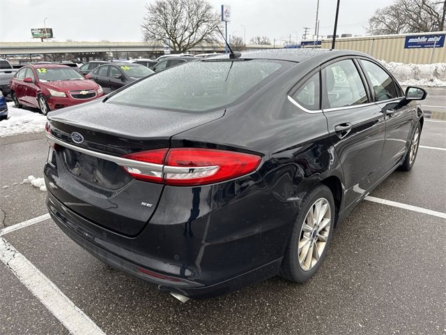 Used 2017 Ford Fusion SE w/ Fusion SE Technology Package image 2