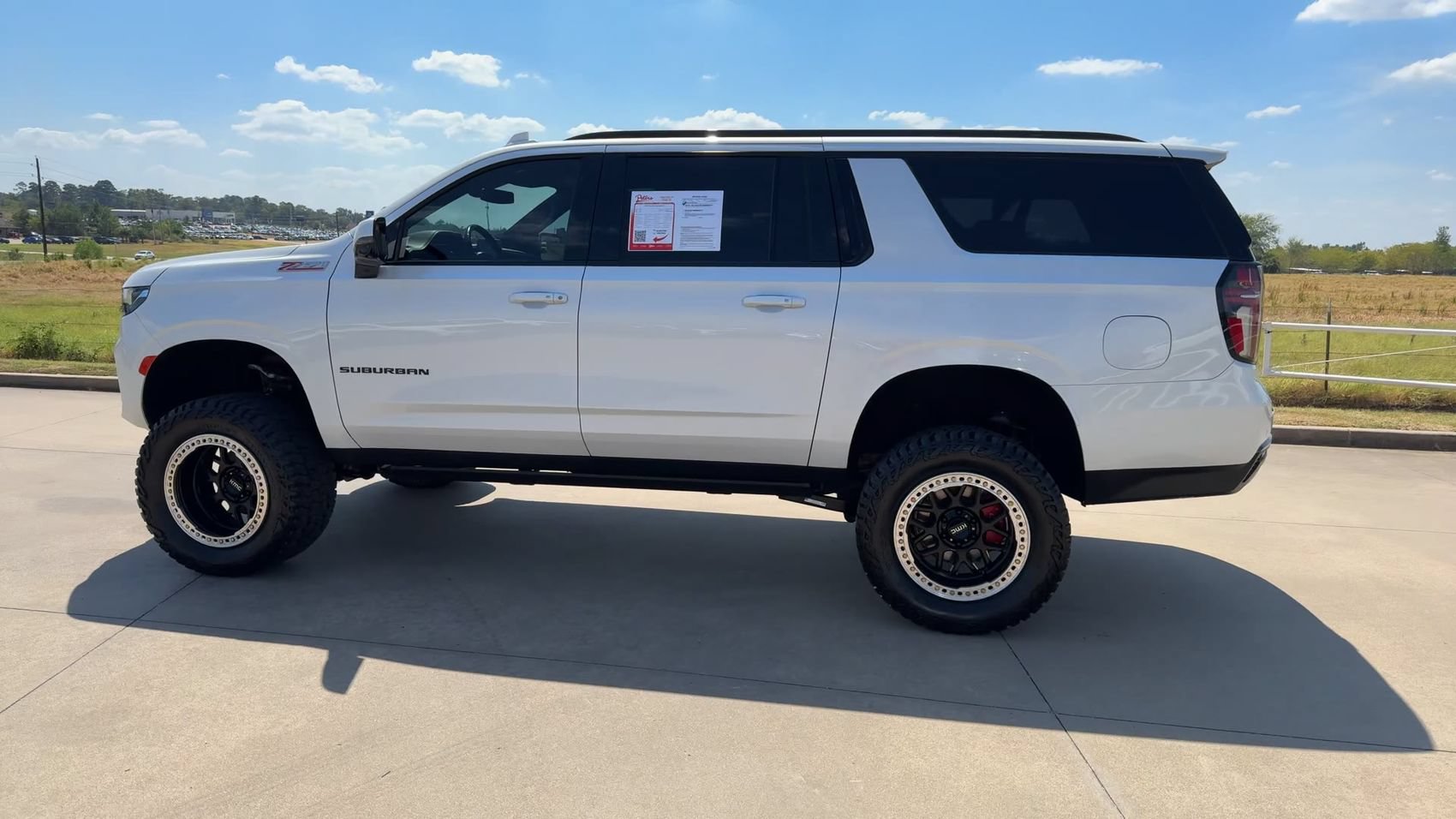 Used 2022 Chevrolet Suburban Z71 w/ Luxury Package AWD/4WD image 6