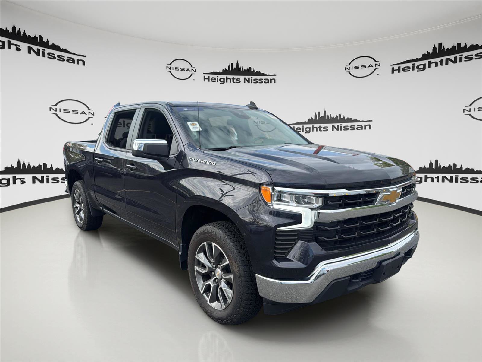Used 2023 Chevrolet Silverado 1500 LT AWD/4WD image 9