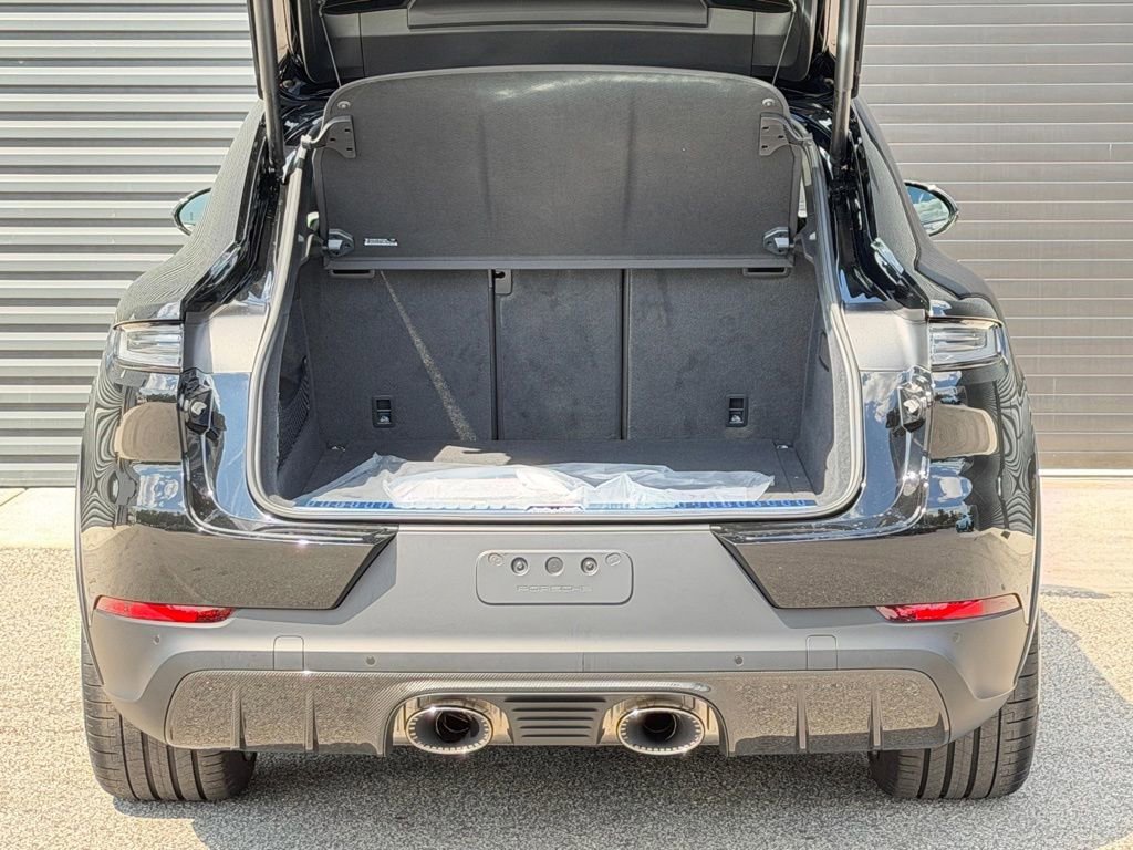 New 2026 Porsche Cayenne GTS AWD/4WD image 17