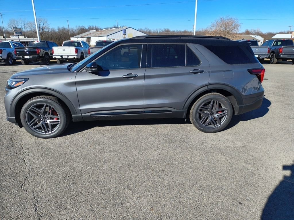 New 2026 Ford Explorer ST-Line w/ ST-Line Street Pack AWD/4WD image 2