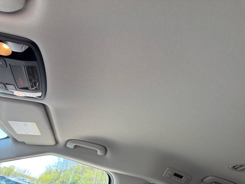 Certified 2025 Kia Carnival image 18