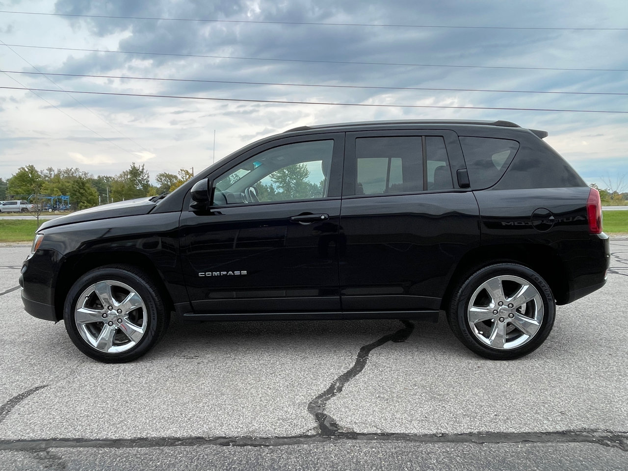 Used 2016 Jeep Compass Latitude image 2
