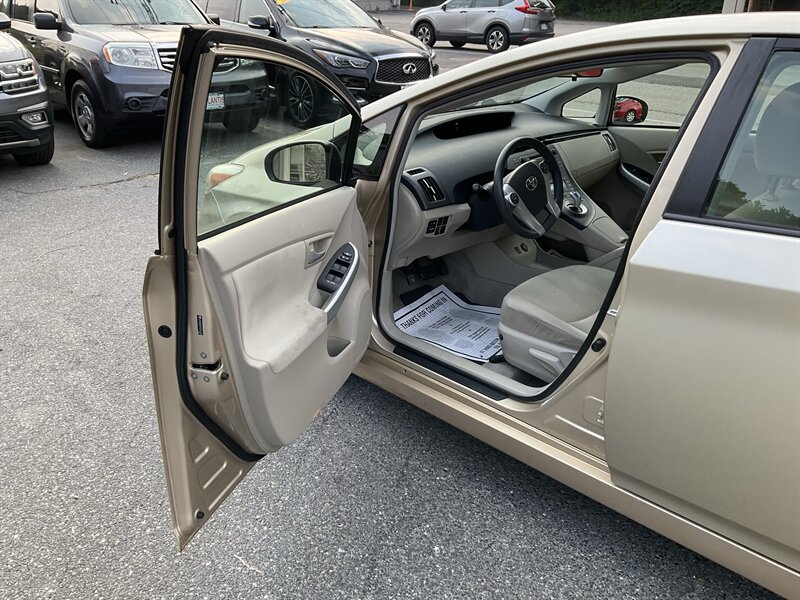 Used 2010 Toyota Prius Two FWD image 18