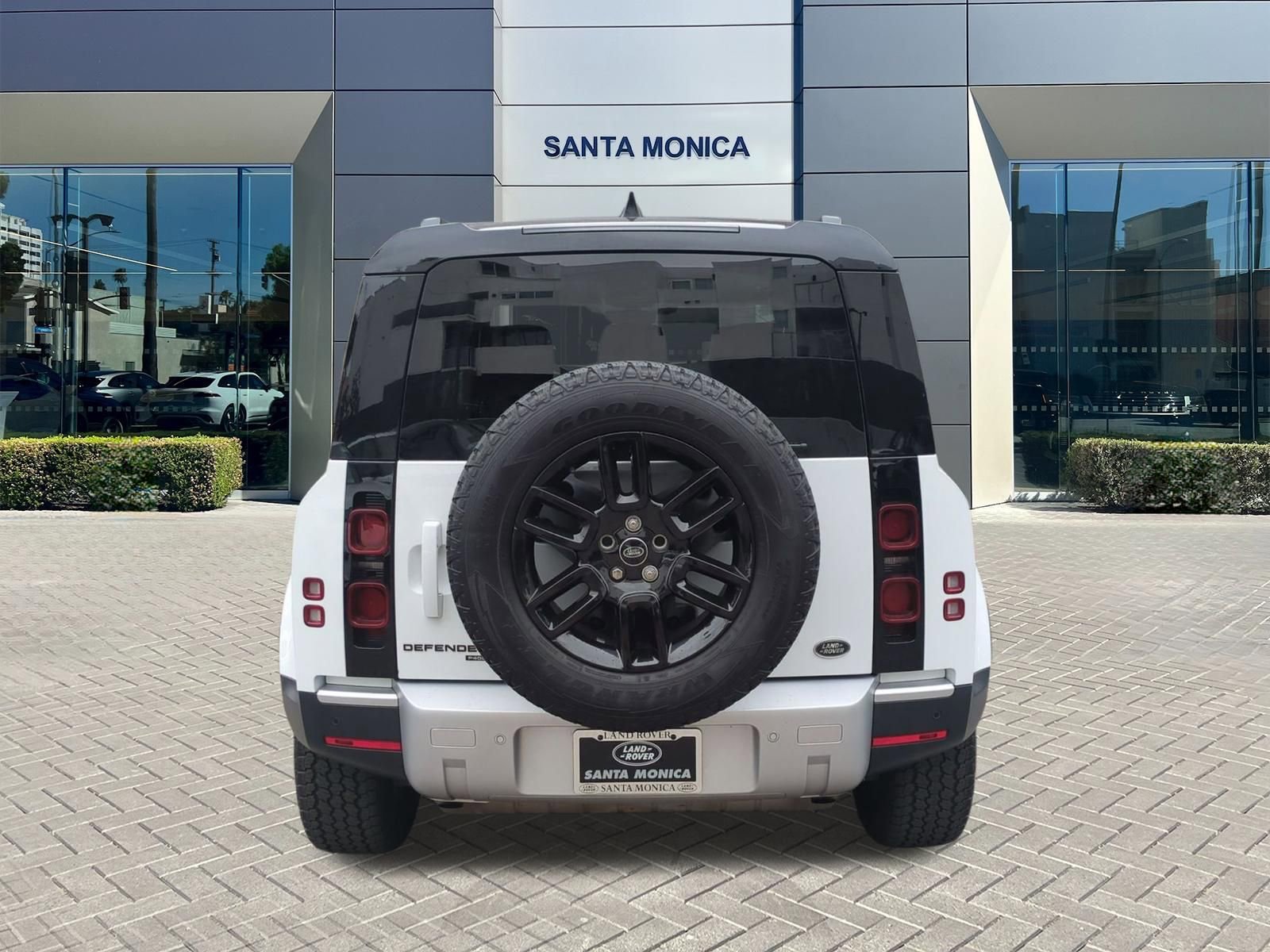 Used 2023 Land Rover Defender 110 SE AWD/4WD image 4