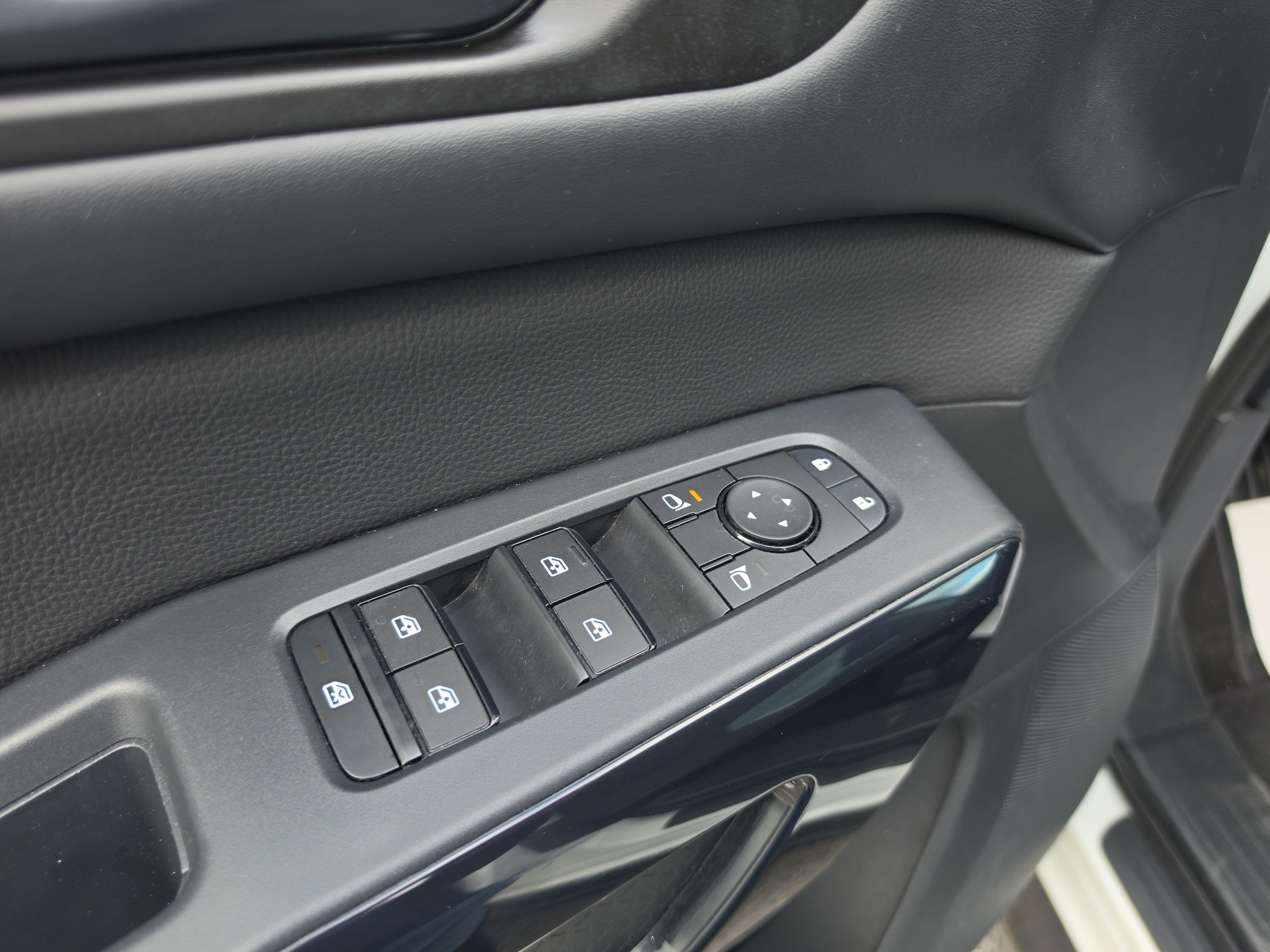 Used 2024 Nissan Pathfinder SV AWD/4WD image 19