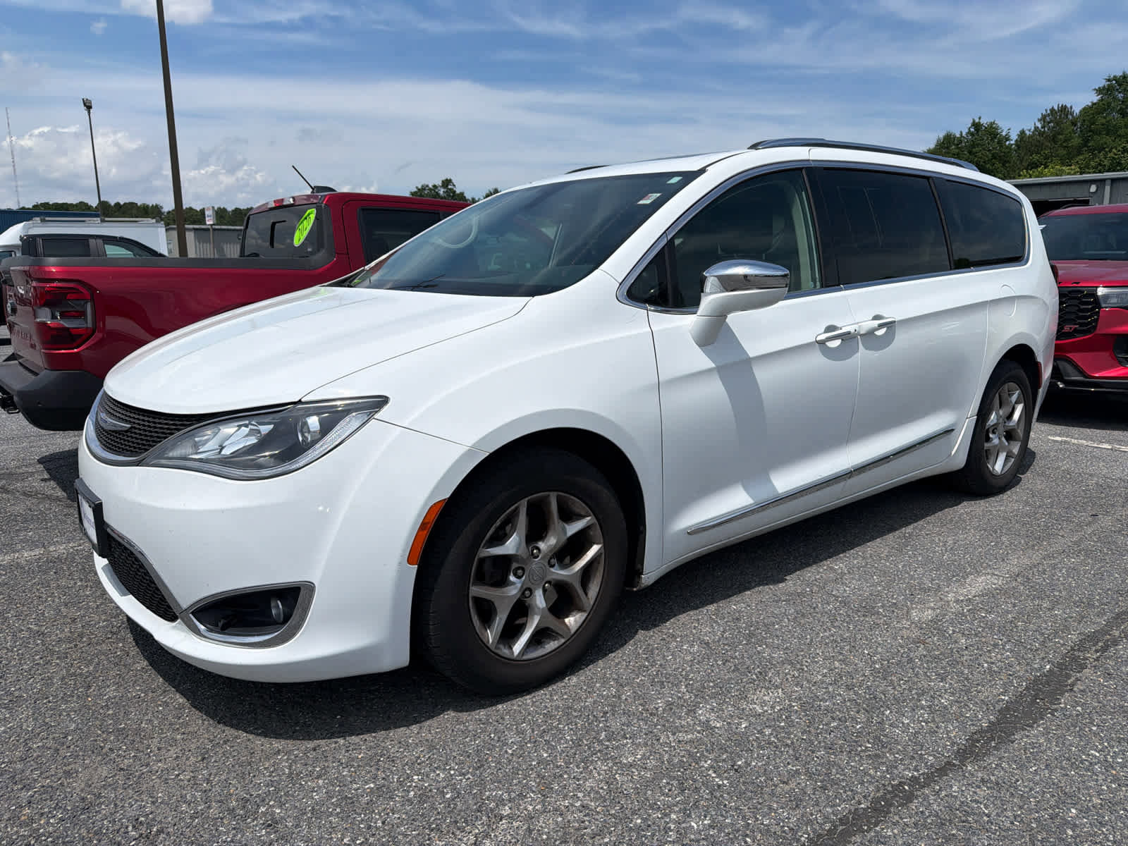Used 2019 Chrysler Pacifica Limited FWD image 1