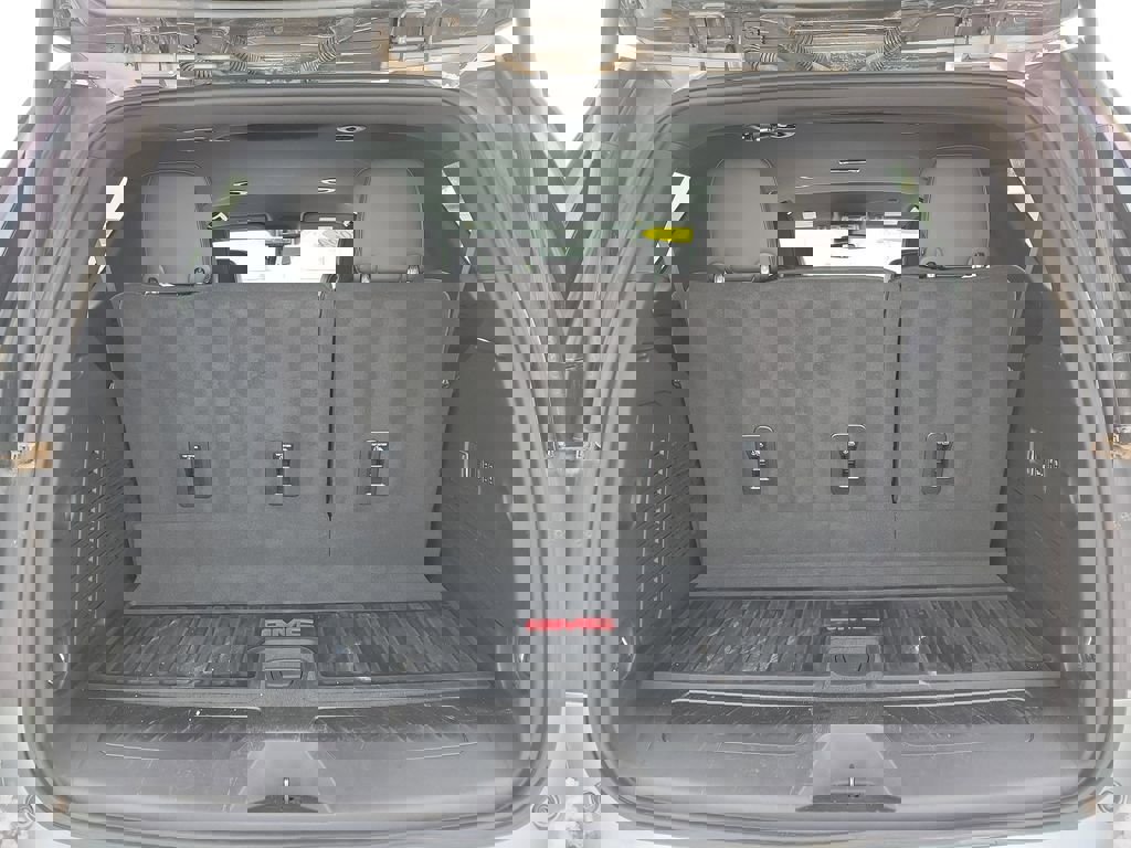 Used 2024 GMC Yukon SLT w/ SLT Luxury Package image 8