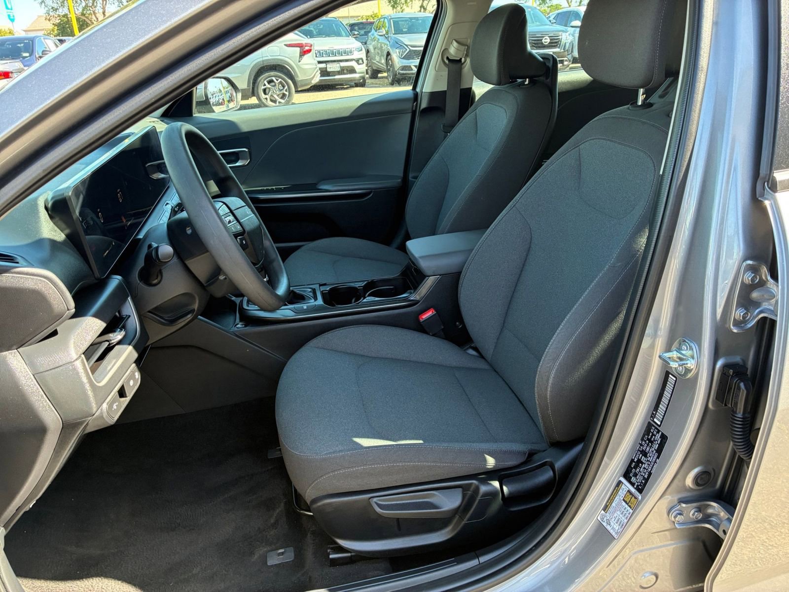 Used 2025 Kia K4 FWD image 25