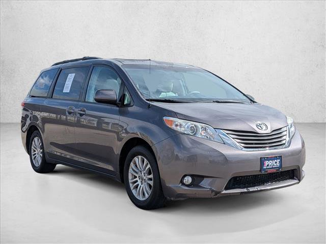 Used 2014 Toyota Sienna XLE image 3