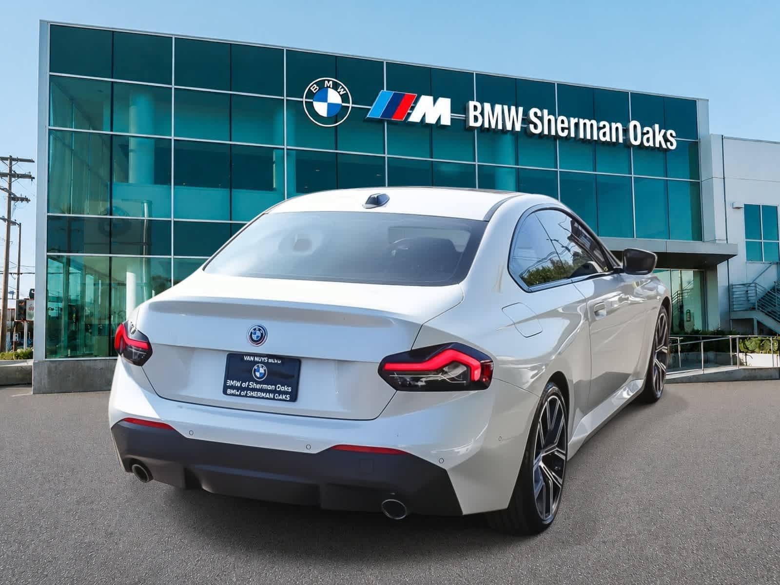 Used 2023 BMW 230i Coupe w/ Convenience Package RWD image 5