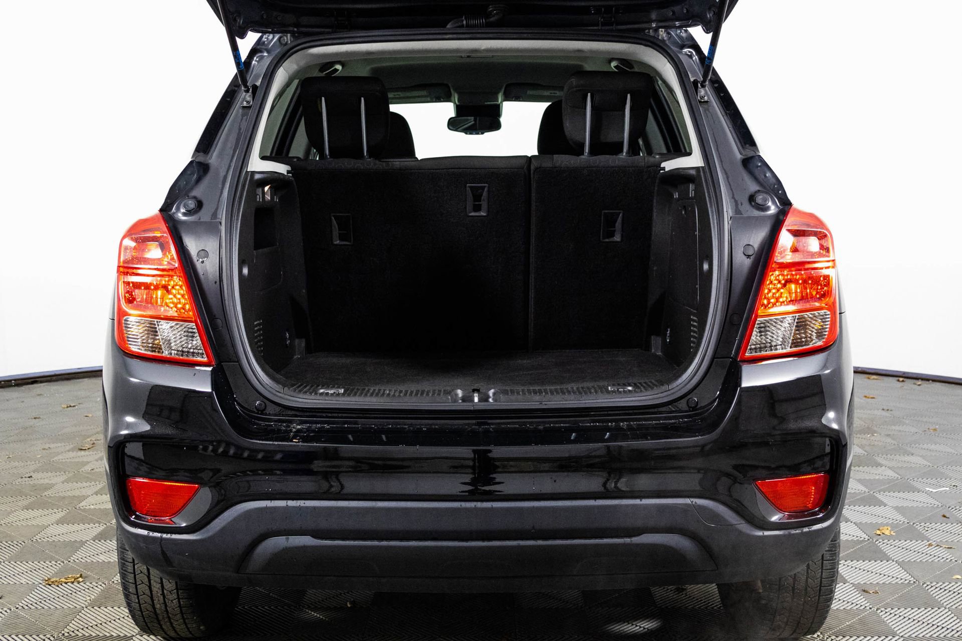 Used 2020 Chevrolet Trax LS w/ Tint and Cruise Package image 35