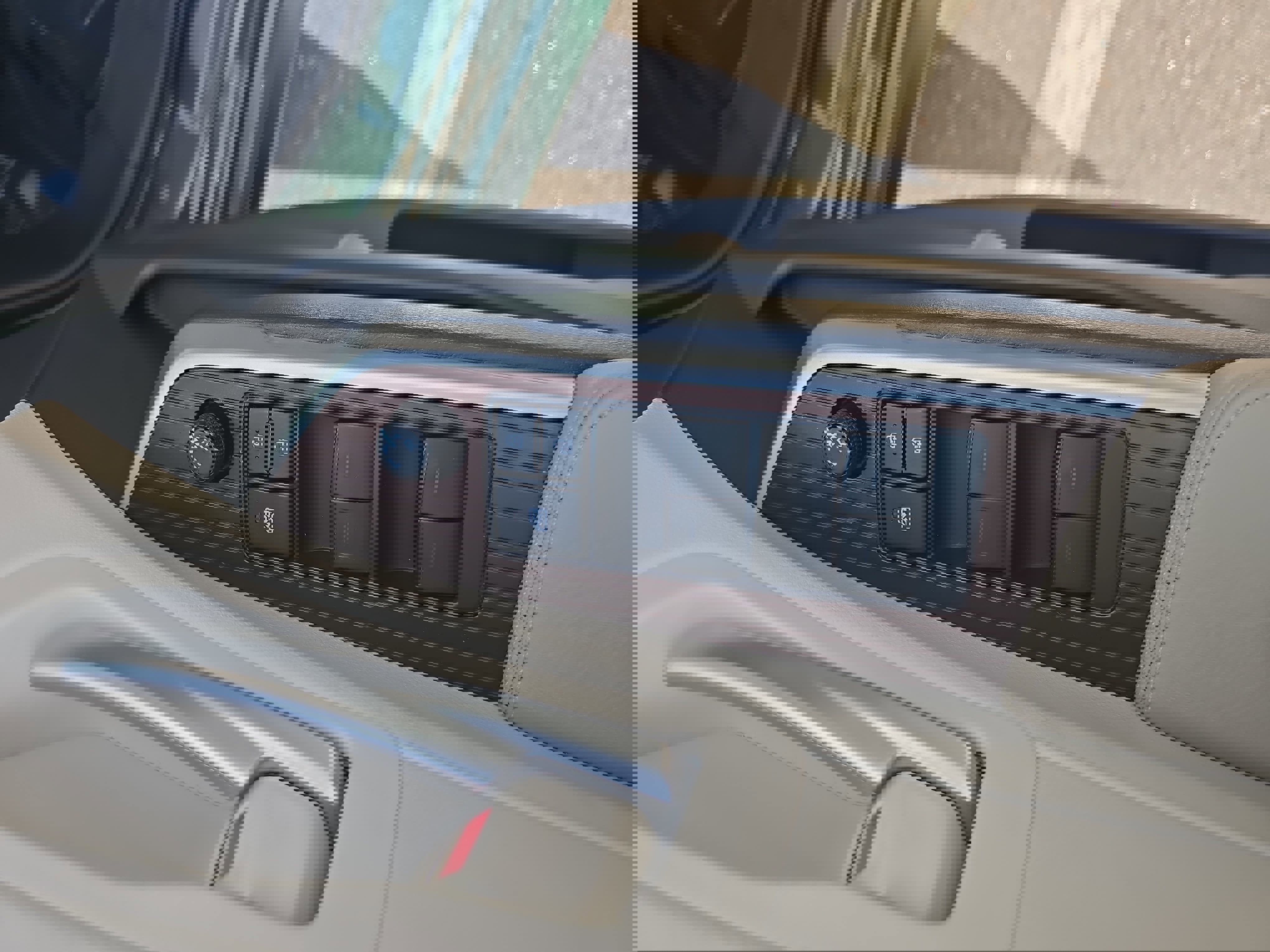 Used 2021 Toyota Sienna XLE image 30