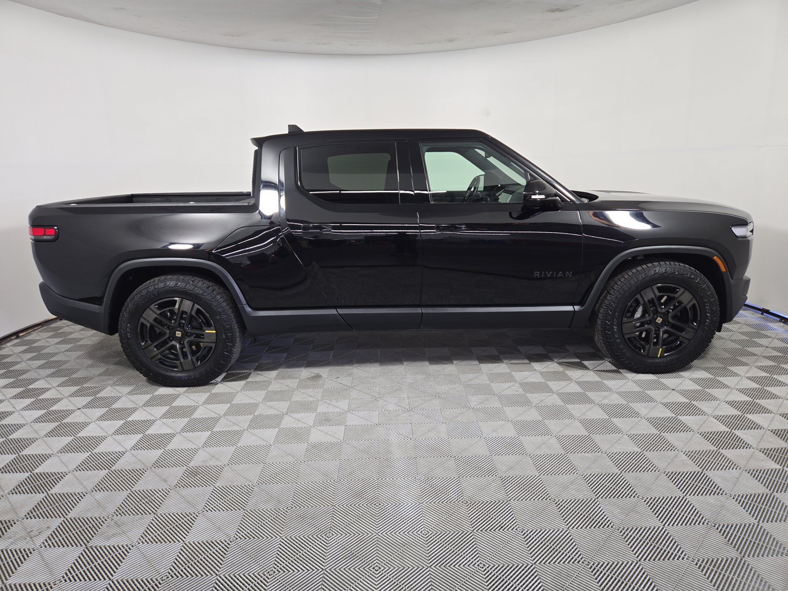 Used 2025 Rivian R1T Adventure AWD/4WD image 6