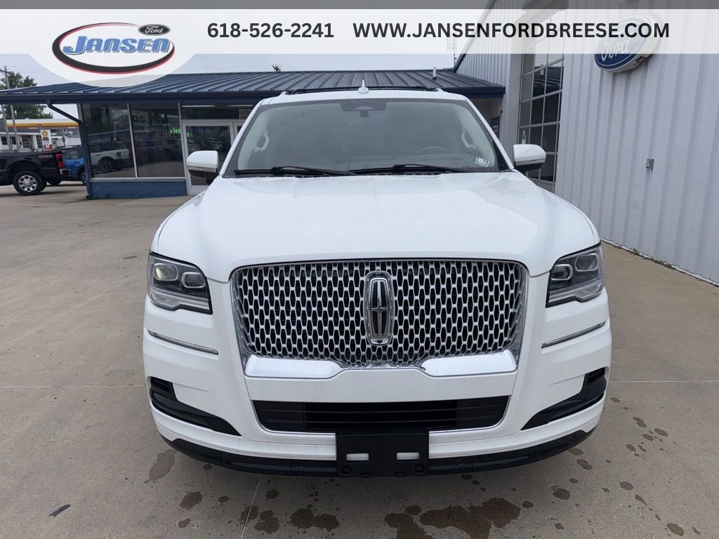 Used 2023 Lincoln Navigator Reserve AWD/4WD image 2