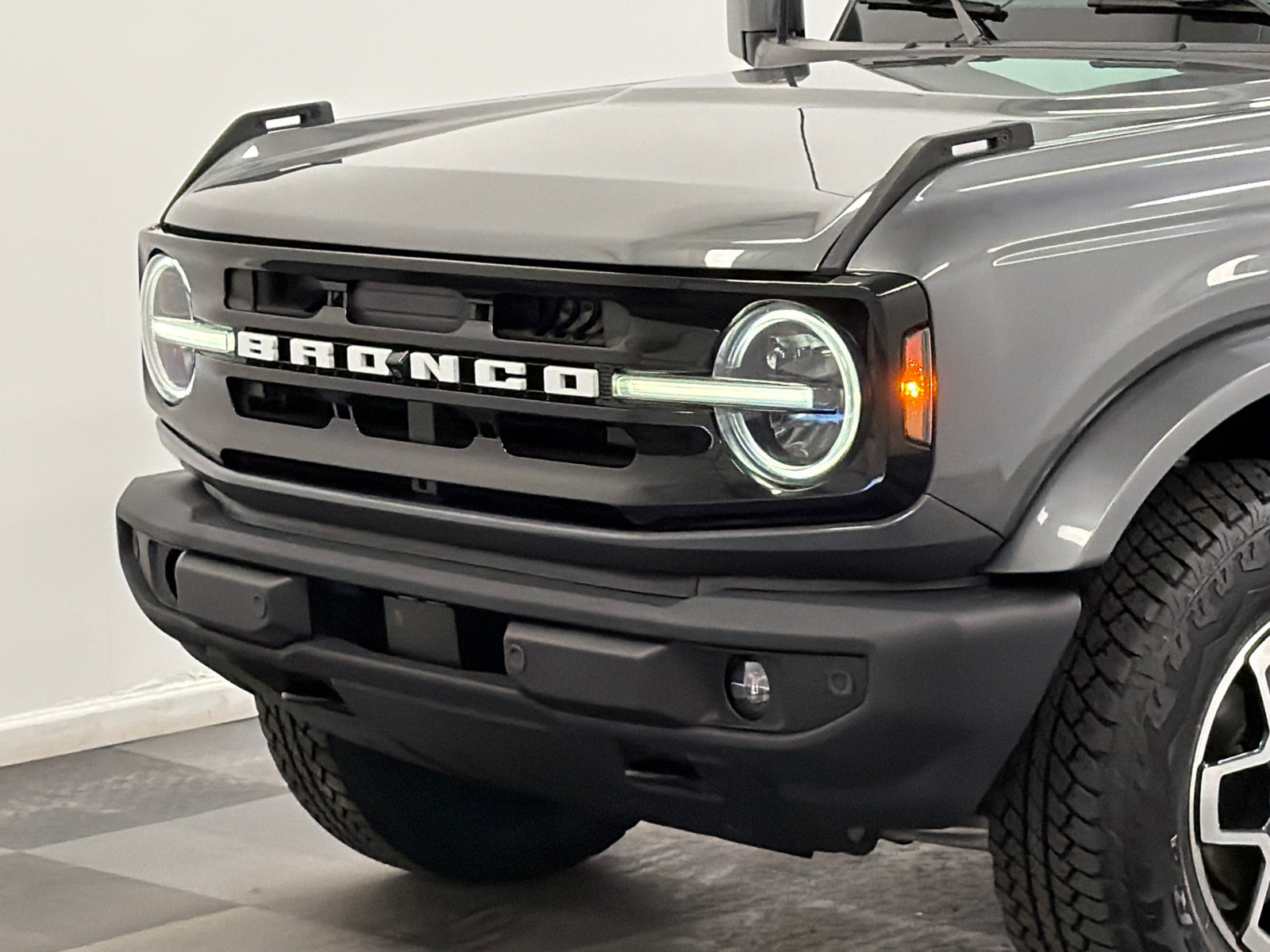 Used 2022 Ford Bronco Outer Banks AWD/4WD image 2