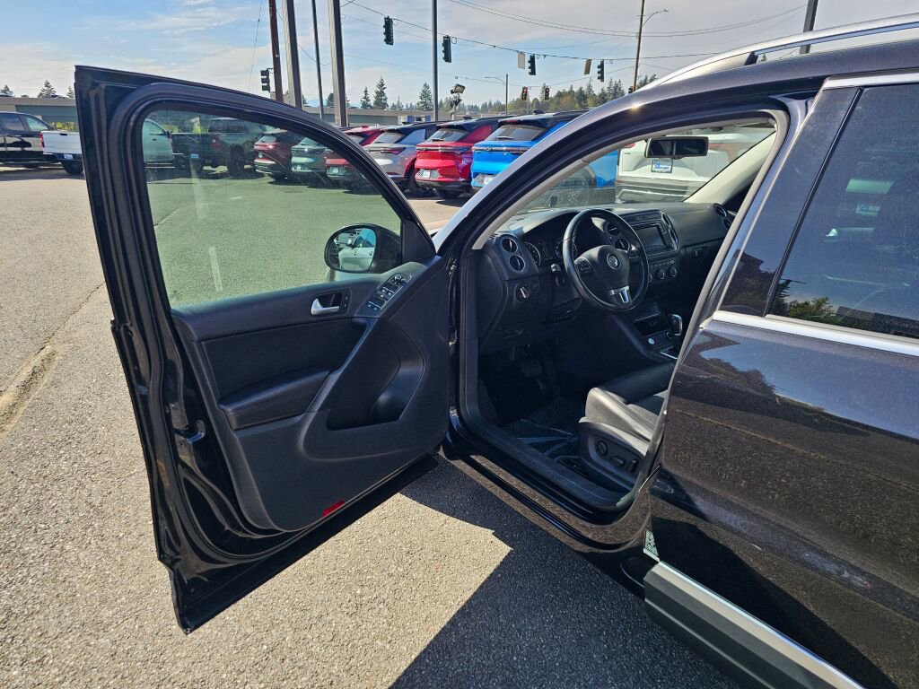 Used 2017 Volkswagen Tiguan Wolfsburg Edition AWD/4WD image 19