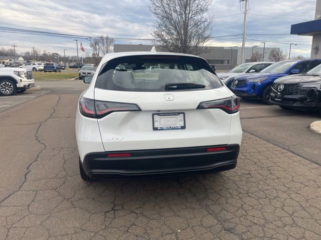 Used 2023 Honda HR-V LX image 9