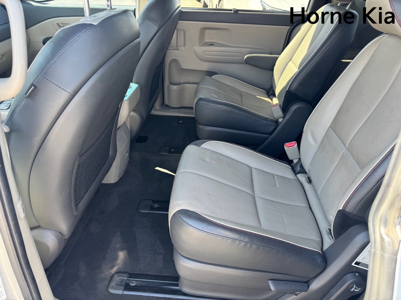 Used 2018 Kia Sedona LX w/ LX Essentials Premium Package FWD image 12