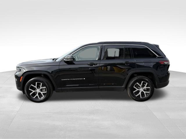 Used 2024 Jeep Grand Cherokee Limited AWD/4WD image 12