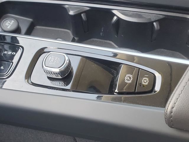 Certified 2025 Volvo XC60 T8 Plus w/ Protection Package Premier image 28