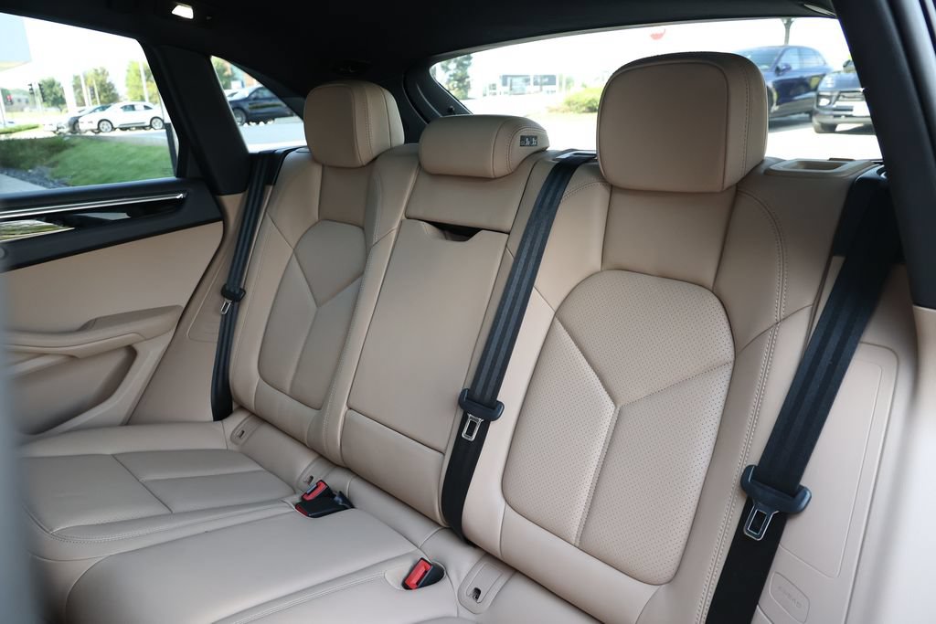 Certified 2026 Porsche Macan AWD/4WD image 35